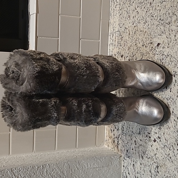 WOMENS MICHAEL KORS GUNMETAL SILVER CARLIE FUR BOOTS SIZE 8.5 - Picture 4 of 9
